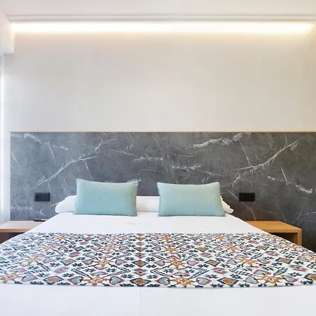 Pr 25 De Julio Πανσιόν 3*