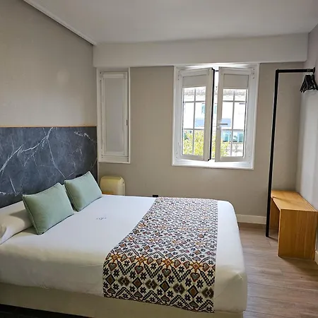 Pr 25 De Julio Πανσιόν 3*